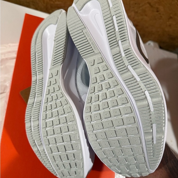 Nike Run Swift 3 Women’s Size 8 - Picture 5 of 5